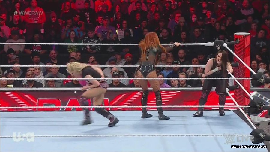WWE_Monday_Night_Raw_2022_12_05_720p_HDTV_x264-NWCHD_mp4_006916600.jpg