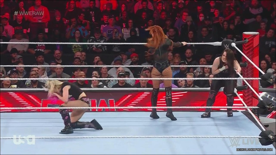 WWE_Monday_Night_Raw_2022_12_05_720p_HDTV_x264-NWCHD_mp4_006917001.jpg