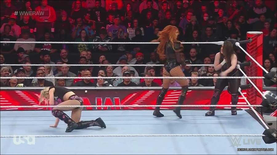 WWE_Monday_Night_Raw_2022_12_05_720p_HDTV_x264-NWCHD_mp4_006917401.jpg