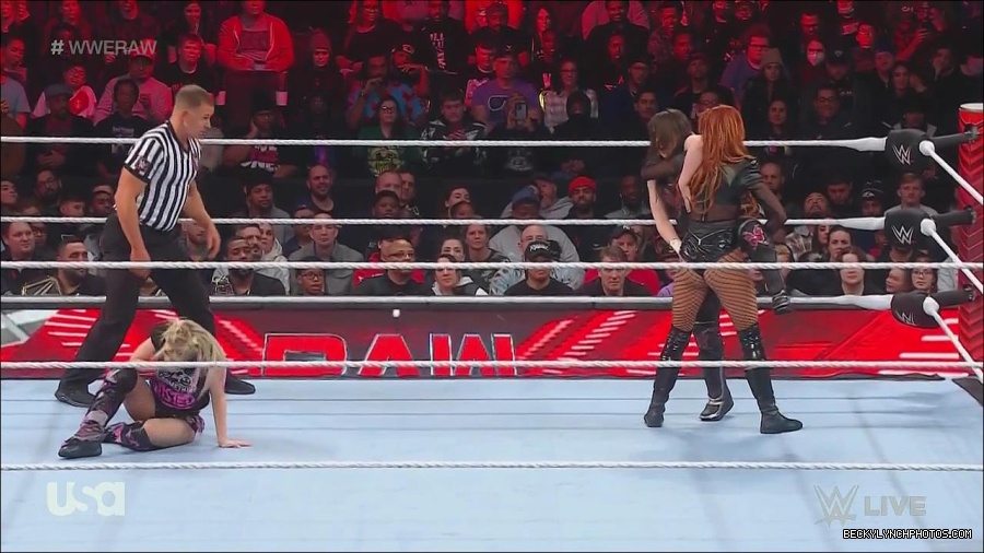WWE_Monday_Night_Raw_2022_12_05_720p_HDTV_x264-NWCHD_mp4_006921806.jpg
