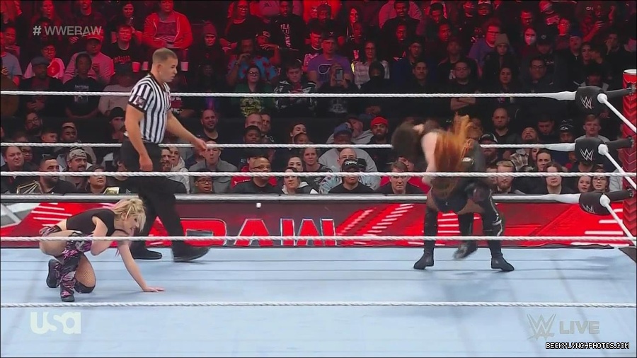 WWE_Monday_Night_Raw_2022_12_05_720p_HDTV_x264-NWCHD_mp4_006923007.jpg
