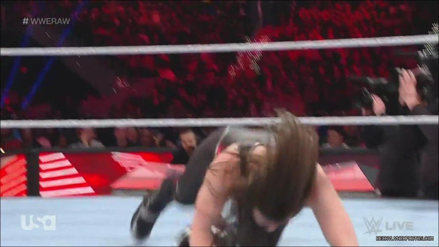 WWE_Monday_Night_Raw_2022_12_05_720p_HDTV_x264-NWCHD_mp4_006925409.jpg