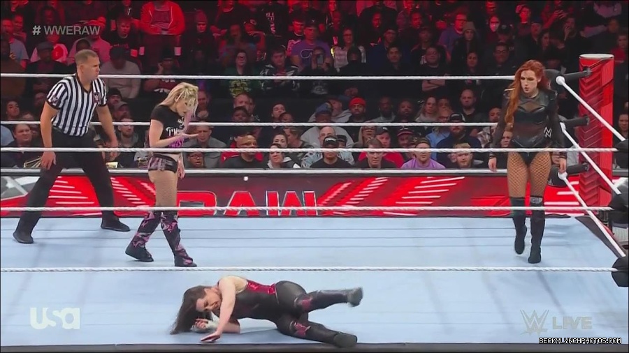 WWE_Monday_Night_Raw_2022_12_05_720p_HDTV_x264-NWCHD_mp4_006927011.jpg