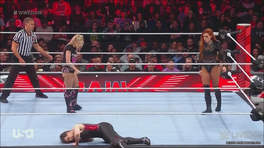 WWE_Monday_Night_Raw_2022_12_05_720p_HDTV_x264-NWCHD_mp4_006927411.jpg
