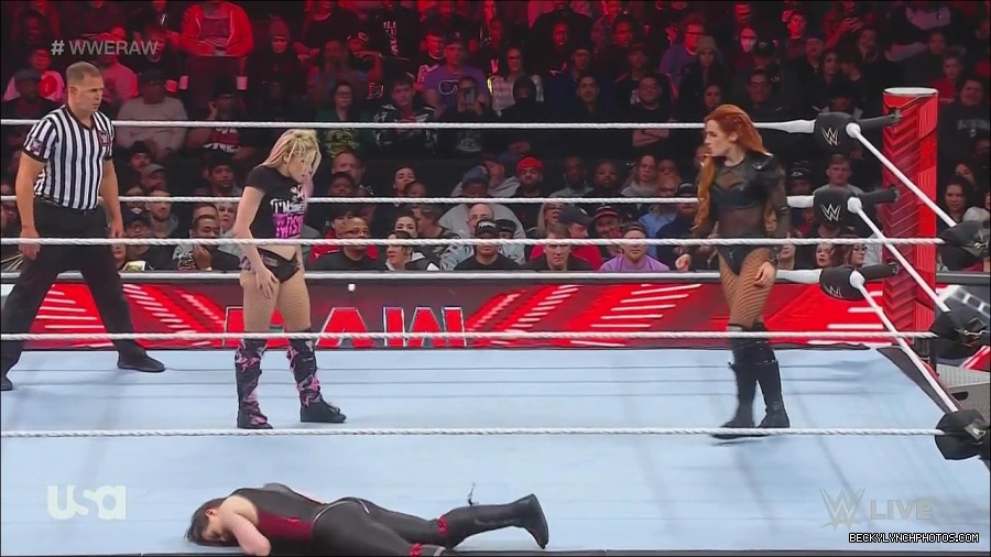 WWE_Monday_Night_Raw_2022_12_05_720p_HDTV_x264-NWCHD_mp4_006927812.jpg