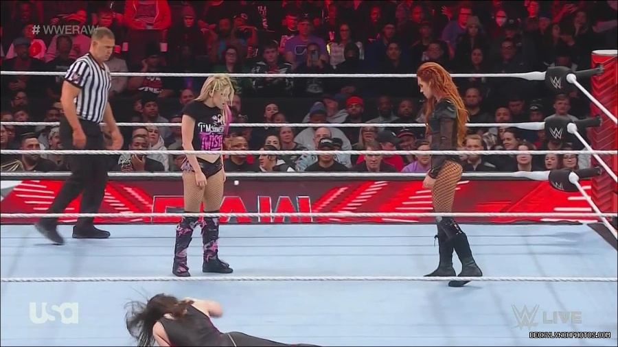 WWE_Monday_Night_Raw_2022_12_05_720p_HDTV_x264-NWCHD_mp4_006928612.jpg