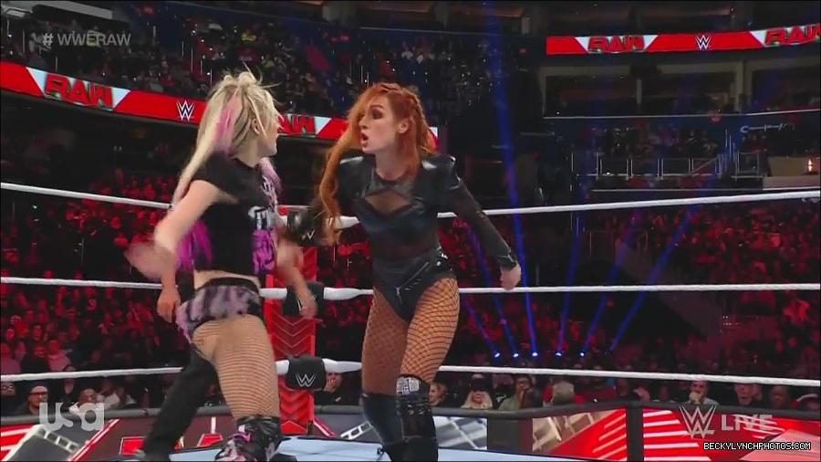 WWE_Monday_Night_Raw_2022_12_05_720p_HDTV_x264-NWCHD_mp4_006931015.jpg