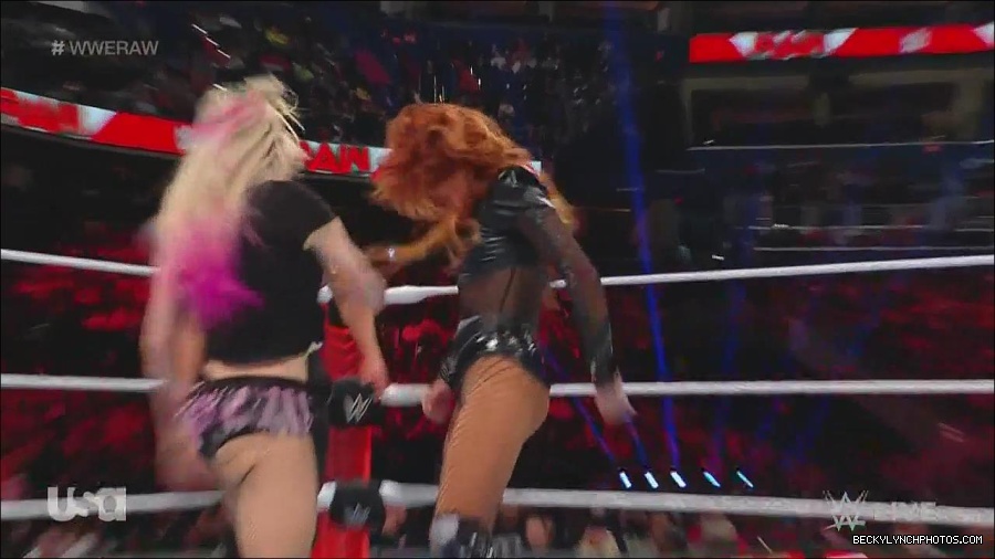WWE_Monday_Night_Raw_2022_12_05_720p_HDTV_x264-NWCHD_mp4_006931415.jpg