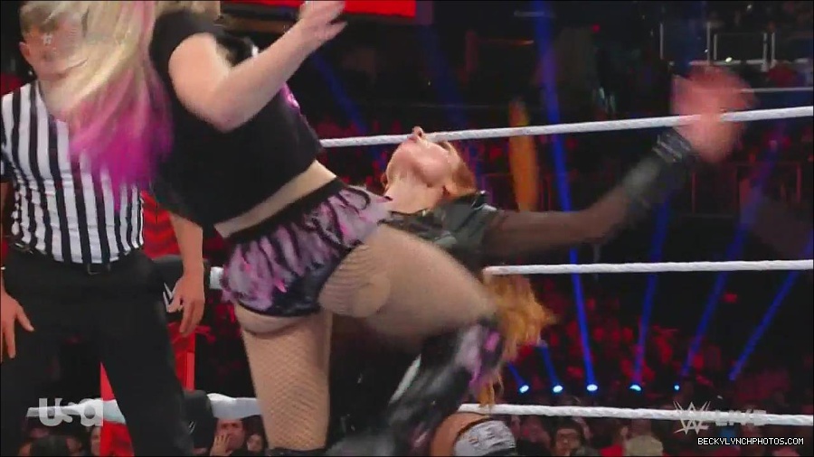 WWE_Monday_Night_Raw_2022_12_05_720p_HDTV_x264-NWCHD_mp4_006934218.jpg