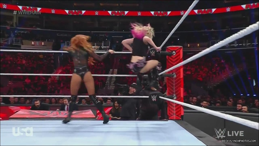 WWE_Monday_Night_Raw_2022_12_05_720p_HDTV_x264-NWCHD_mp4_006943027.jpg