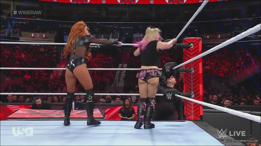 WWE_Monday_Night_Raw_2022_12_05_720p_HDTV_x264-NWCHD_mp4_006943828.jpg