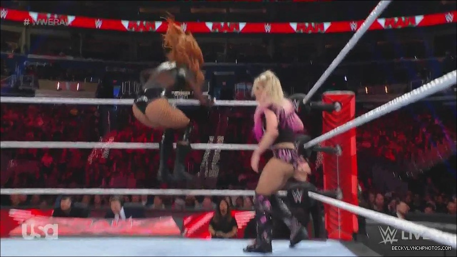 WWE_Monday_Night_Raw_2022_12_05_720p_HDTV_x264-NWCHD_mp4_006944628.jpg