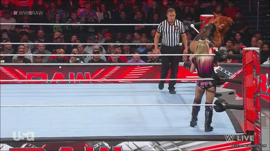 WWE_Monday_Night_Raw_2022_12_05_720p_HDTV_x264-NWCHD_mp4_006945429.jpg