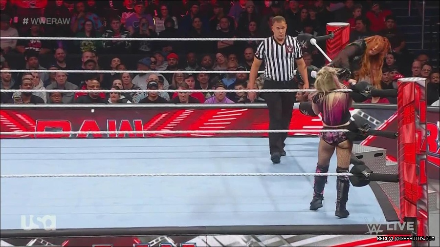 WWE_Monday_Night_Raw_2022_12_05_720p_HDTV_x264-NWCHD_mp4_006945830.jpg