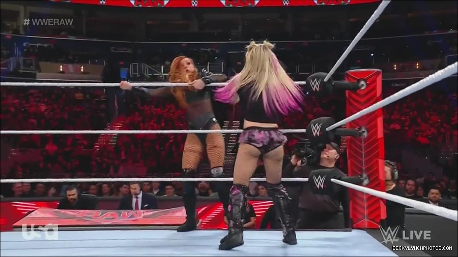 WWE_Monday_Night_Raw_2022_12_05_720p_HDTV_x264-NWCHD_mp4_006947832.jpg
