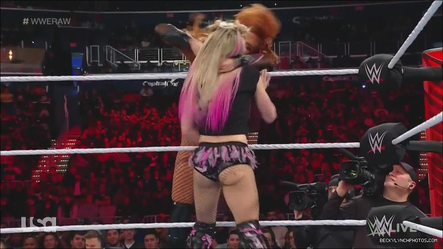 WWE_Monday_Night_Raw_2022_12_05_720p_HDTV_x264-NWCHD_mp4_006949033.jpg