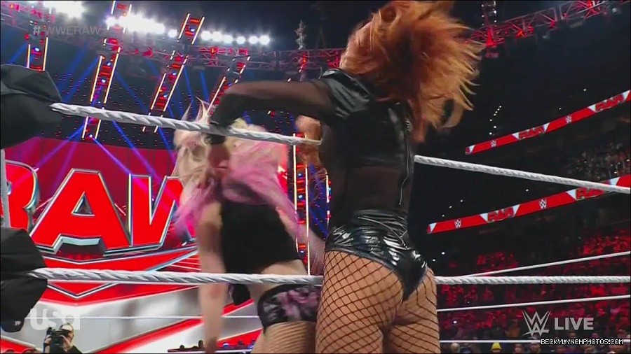 WWE_Monday_Night_Raw_2022_12_05_720p_HDTV_x264-NWCHD_mp4_006949433.jpg