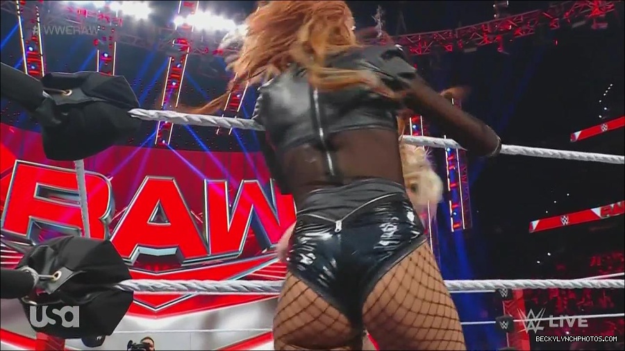 WWE_Monday_Night_Raw_2022_12_05_720p_HDTV_x264-NWCHD_mp4_006951035.jpg