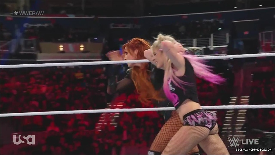 WWE_Monday_Night_Raw_2022_12_05_720p_HDTV_x264-NWCHD_mp4_006952236.jpg