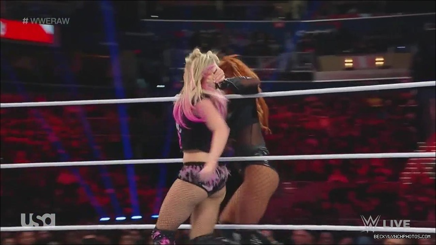 WWE_Monday_Night_Raw_2022_12_05_720p_HDTV_x264-NWCHD_mp4_006953037.jpg