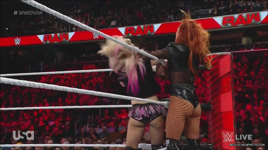 WWE_Monday_Night_Raw_2022_12_05_720p_HDTV_x264-NWCHD_mp4_006954238.jpg