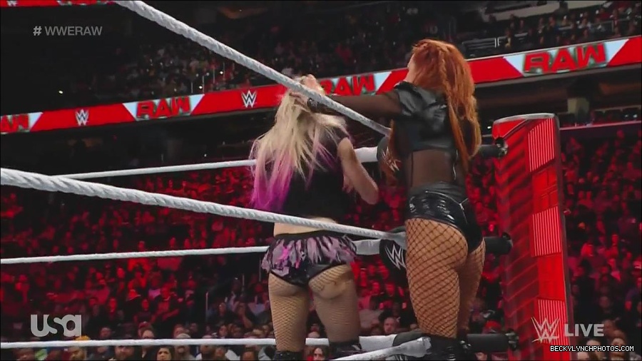 WWE_Monday_Night_Raw_2022_12_05_720p_HDTV_x264-NWCHD_mp4_006954638.jpg