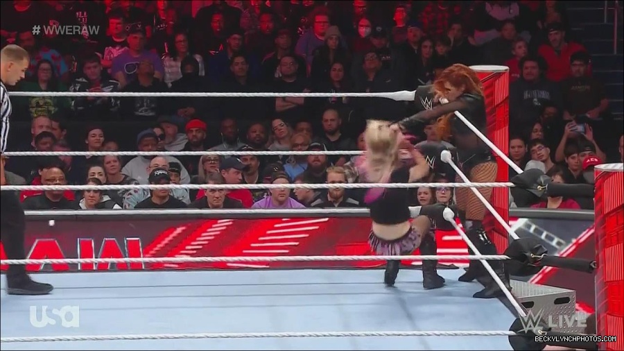 WWE_Monday_Night_Raw_2022_12_05_720p_HDTV_x264-NWCHD_mp4_006955439.jpg