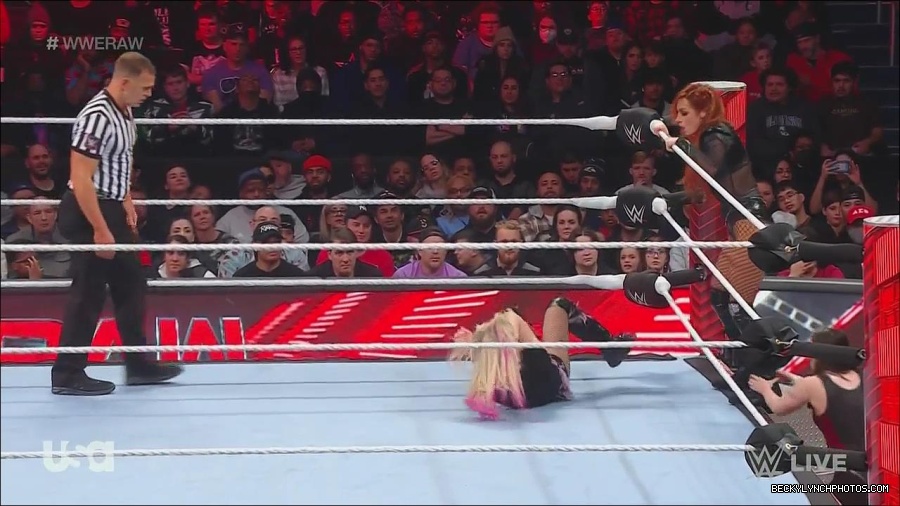 WWE_Monday_Night_Raw_2022_12_05_720p_HDTV_x264-NWCHD_mp4_006956640.jpg