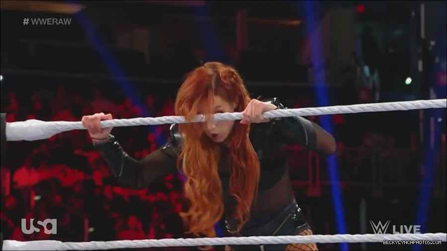 WWE_Monday_Night_Raw_2022_12_05_720p_HDTV_x264-NWCHD_mp4_006957041.jpg