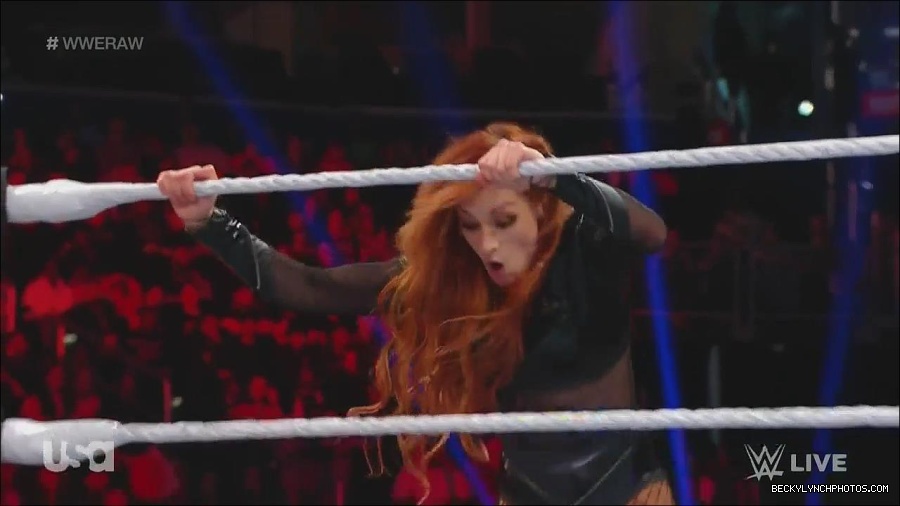 WWE_Monday_Night_Raw_2022_12_05_720p_HDTV_x264-NWCHD_mp4_006957441.jpg