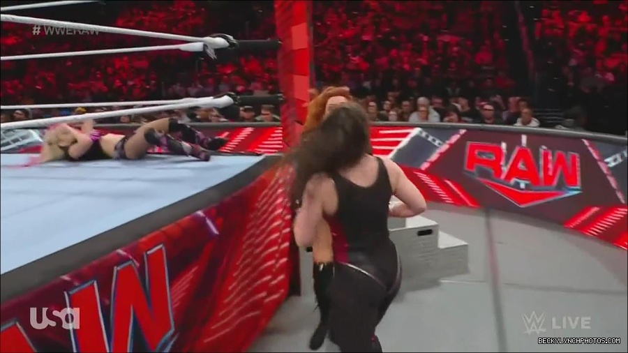WWE_Monday_Night_Raw_2022_12_05_720p_HDTV_x264-NWCHD_mp4_006958642.jpg