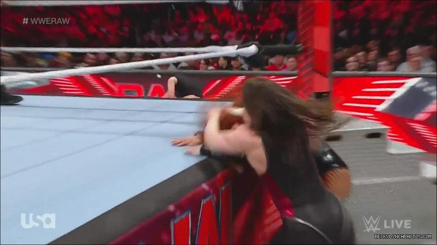 WWE_Monday_Night_Raw_2022_12_05_720p_HDTV_x264-NWCHD_mp4_006960244.jpg