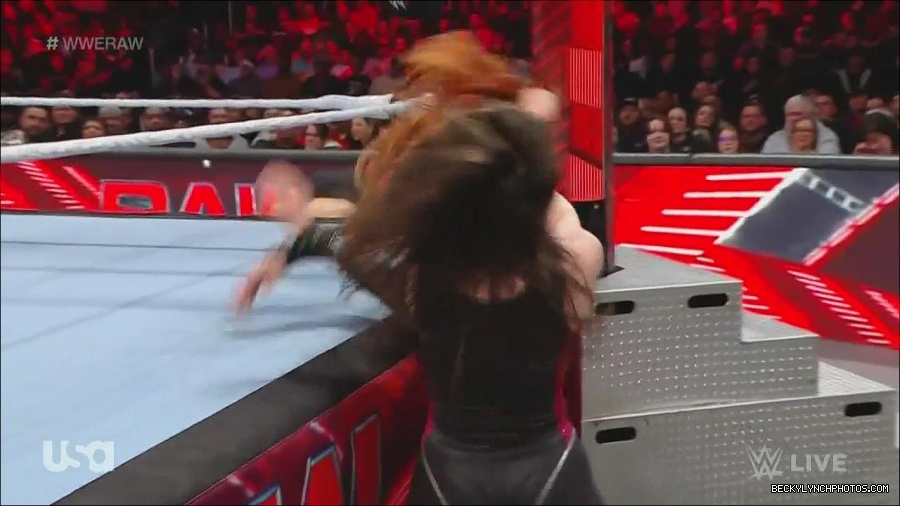 WWE_Monday_Night_Raw_2022_12_05_720p_HDTV_x264-NWCHD_mp4_006960644.jpg