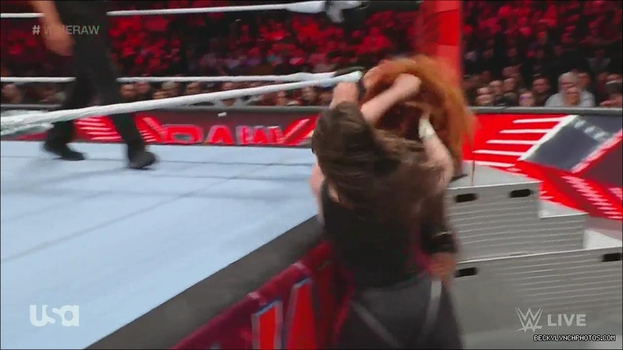 WWE_Monday_Night_Raw_2022_12_05_720p_HDTV_x264-NWCHD_mp4_006961045.jpg