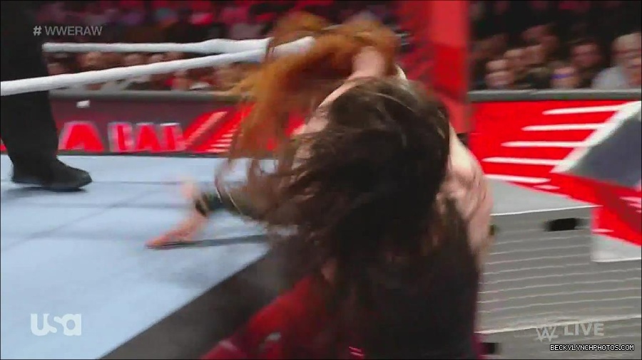 WWE_Monday_Night_Raw_2022_12_05_720p_HDTV_x264-NWCHD_mp4_006961445.jpg