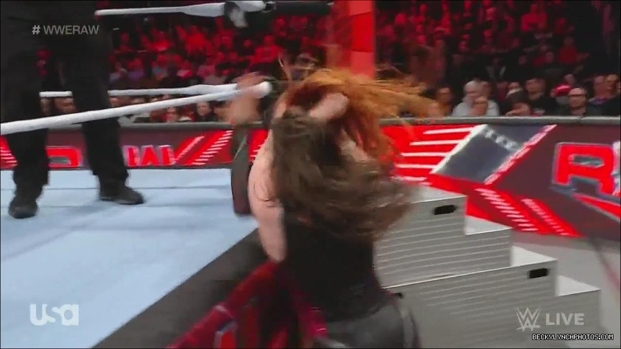 WWE_Monday_Night_Raw_2022_12_05_720p_HDTV_x264-NWCHD_mp4_006961846.jpg