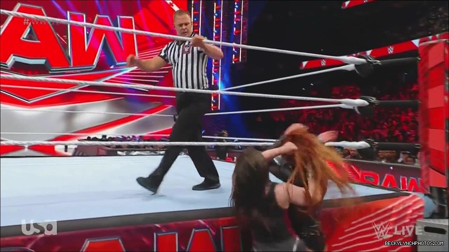 WWE_Monday_Night_Raw_2022_12_05_720p_HDTV_x264-NWCHD_mp4_006962646.jpg