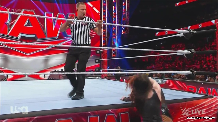 WWE_Monday_Night_Raw_2022_12_05_720p_HDTV_x264-NWCHD_mp4_006963047.jpg