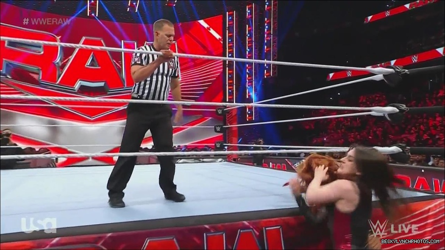 WWE_Monday_Night_Raw_2022_12_05_720p_HDTV_x264-NWCHD_mp4_006963447.jpg