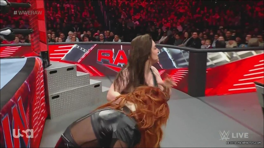 WWE_Monday_Night_Raw_2022_12_05_720p_HDTV_x264-NWCHD_mp4_006964648.jpg