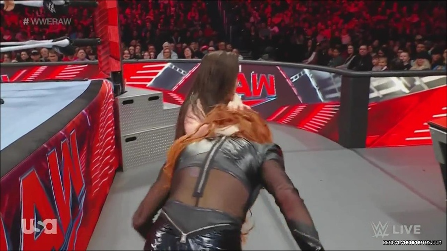 WWE_Monday_Night_Raw_2022_12_05_720p_HDTV_x264-NWCHD_mp4_006965449.jpg