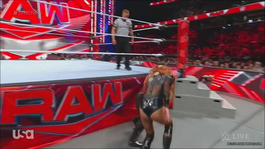 WWE_Monday_Night_Raw_2022_12_05_720p_HDTV_x264-NWCHD_mp4_006966250.jpg