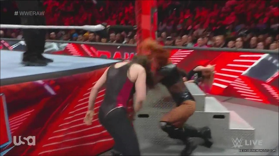 WWE_Monday_Night_Raw_2022_12_05_720p_HDTV_x264-NWCHD_mp4_006967051.jpg