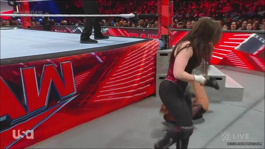 WWE_Monday_Night_Raw_2022_12_05_720p_HDTV_x264-NWCHD_mp4_006967852.jpg