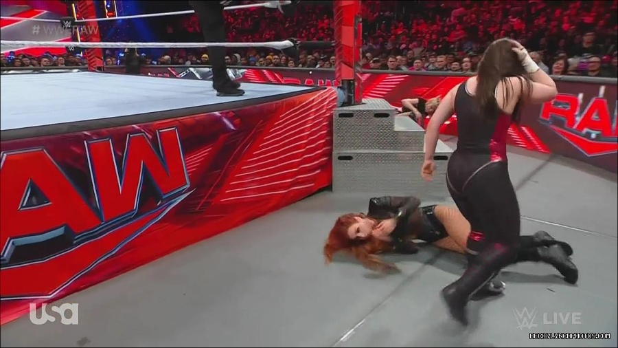 WWE_Monday_Night_Raw_2022_12_05_720p_HDTV_x264-NWCHD_mp4_006968652.jpg