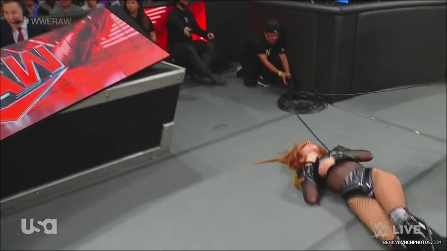 WWE_Monday_Night_Raw_2022_12_05_720p_HDTV_x264-NWCHD_mp4_006985469.jpg
