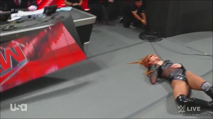 WWE_Monday_Night_Raw_2022_12_05_720p_HDTV_x264-NWCHD_mp4_006985870.jpg