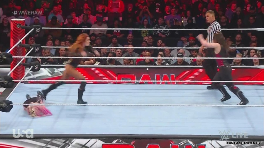WWE_Monday_Night_Raw_2022_12_05_720p_HDTV_x264-NWCHD_mp4_007084769.jpg