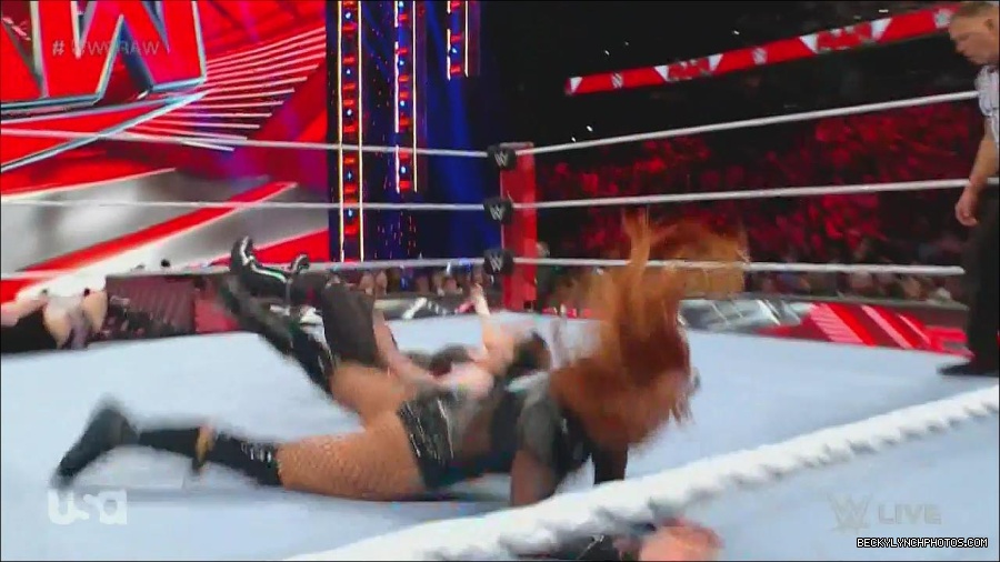 WWE_Monday_Night_Raw_2022_12_05_720p_HDTV_x264-NWCHD_mp4_007085970.jpg