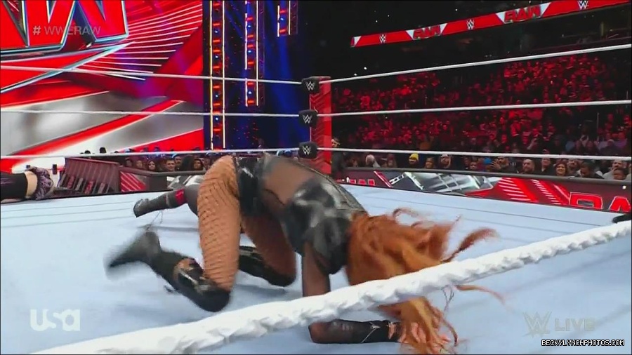 WWE_Monday_Night_Raw_2022_12_05_720p_HDTV_x264-NWCHD_mp4_007086371.jpg
